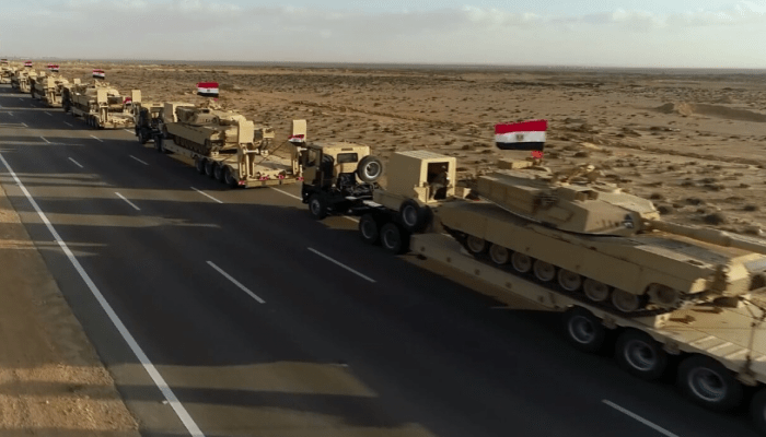 مصر تنشر قواتها على الحدود الليبية " دبابات وطائرات هليكوبتر هجومية "